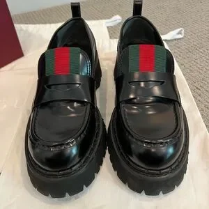 Gucci | Shoes | Gucci Black Loafers With Signature Green And  display picture 3